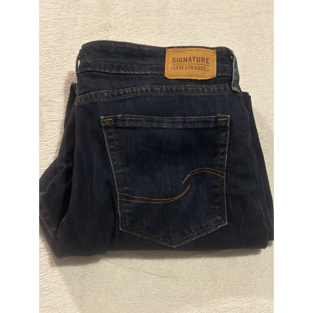 Signature Levi Strauss Womens 12 Mid Rise Capri Jeans Dark Wash Cuff